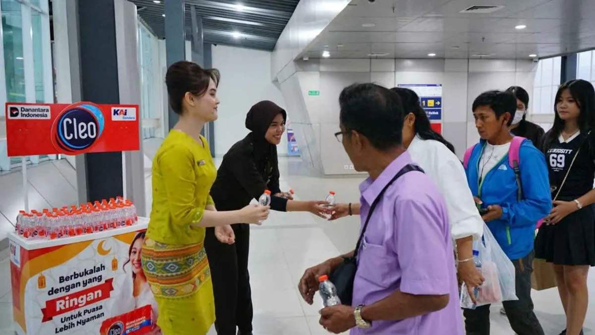 KAI Bandara Fasilitasi Penumpang Berbuka Puasa di Stasiun dan Dalam Kereta