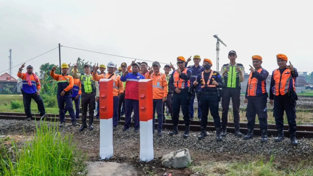 KAI Bersama Unsur Kewilayahan Perkuat Keselamatan dengan Penataan Akses Jalur Kereta di Kampung Cipondang